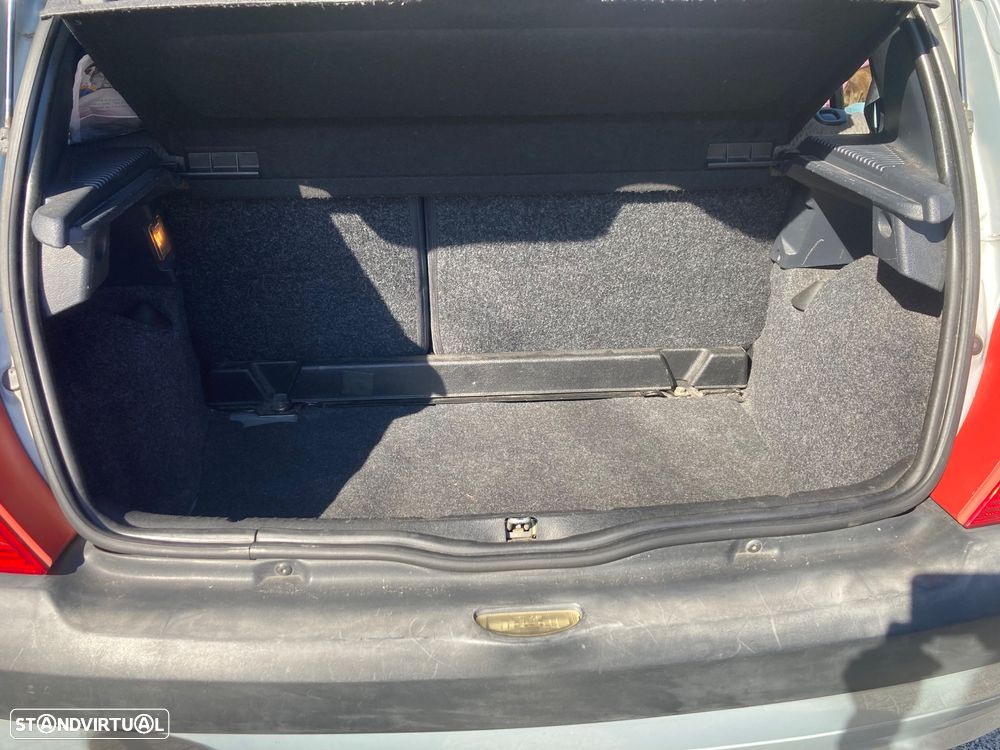 Renault Clio 1.2 16V Confort - 2