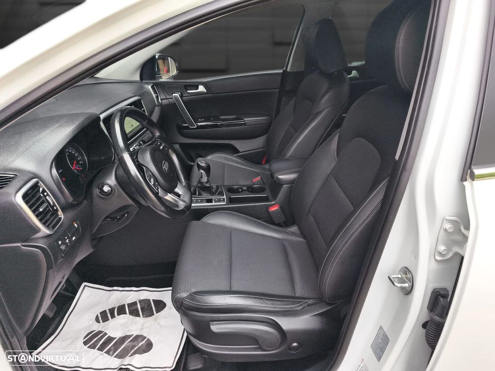 Kia Sportage 1.6 CRDI ISG Urban - 9