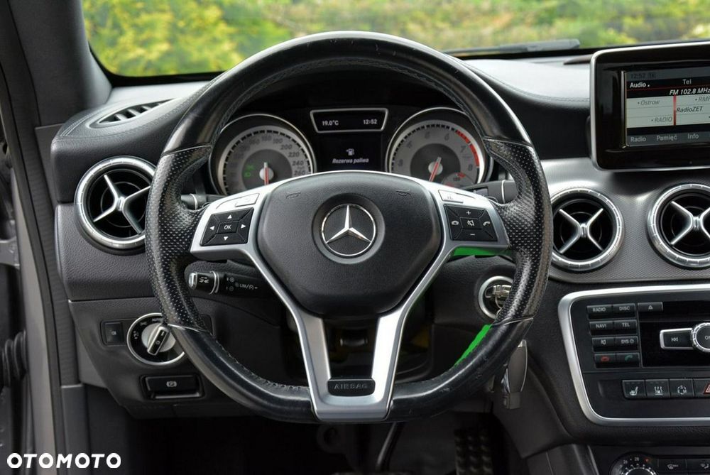 Mercedes-Benz CLA 200 7G-DCT AMG Line - 25