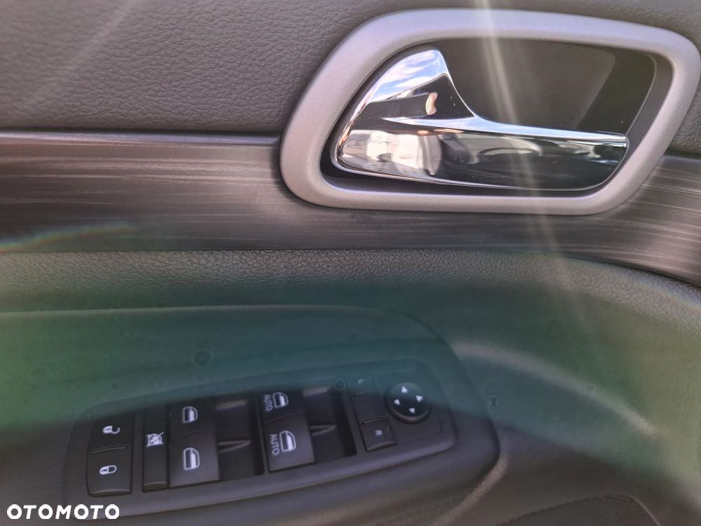 Jeep Grand Cherokee - 26