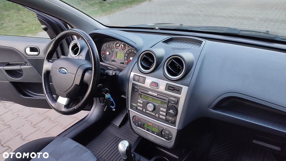 Ford Fiesta 1.4 Ghia - 2