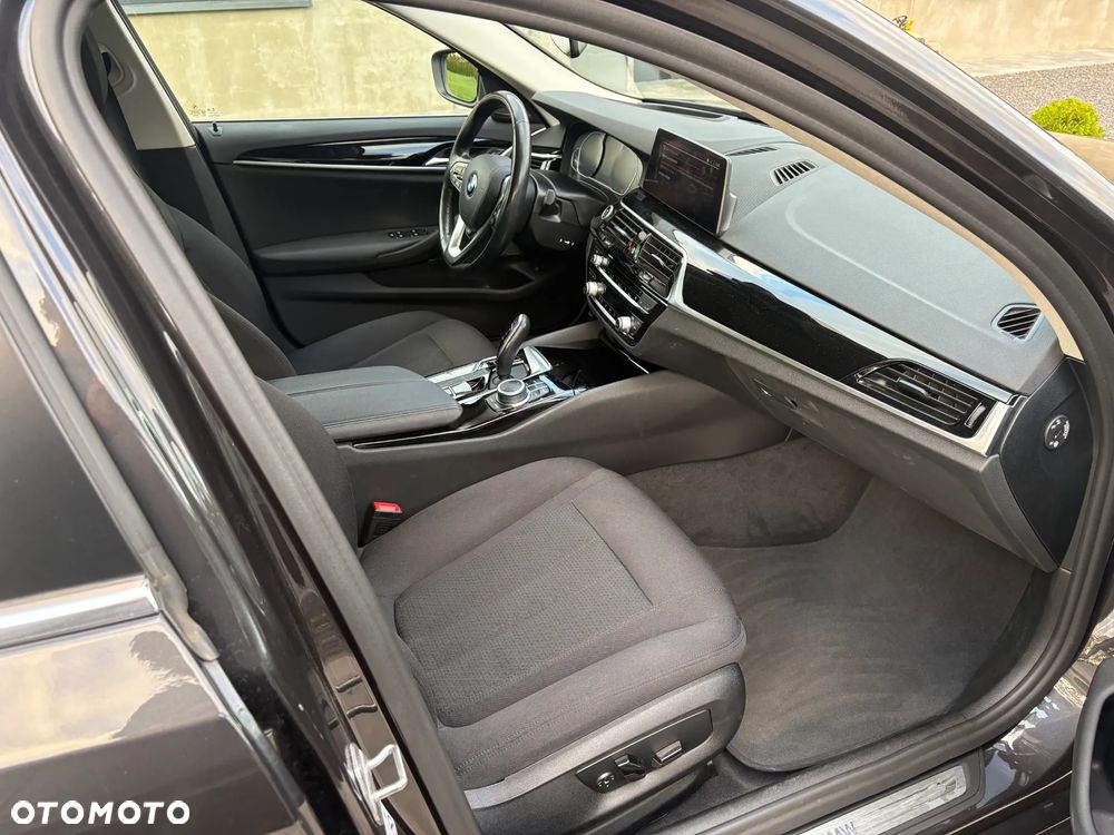 BMW Seria 5 520d Touring Luxury Line - 12