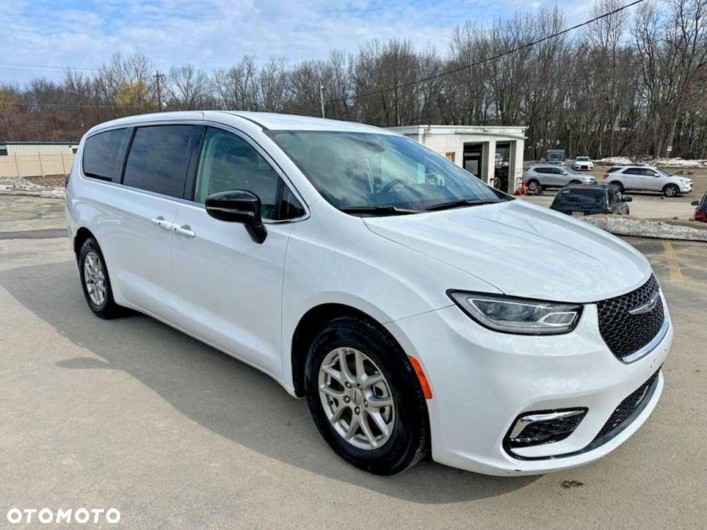 Chrysler Pacifica - 4