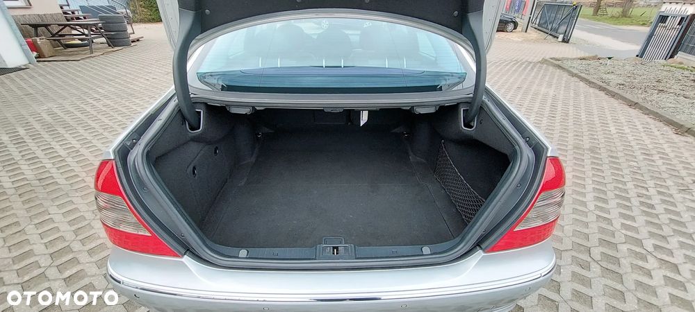 Mercedes-Benz Klasa E - 32