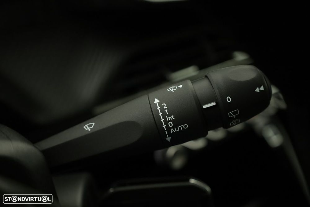 Peugeot 208 1.2 Hybrid Allure e-DCS6 - 18