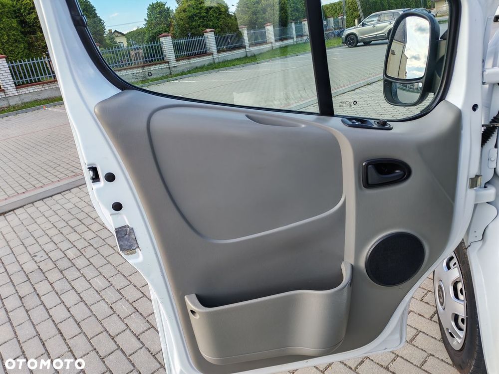 Renault TRAFIC - 12