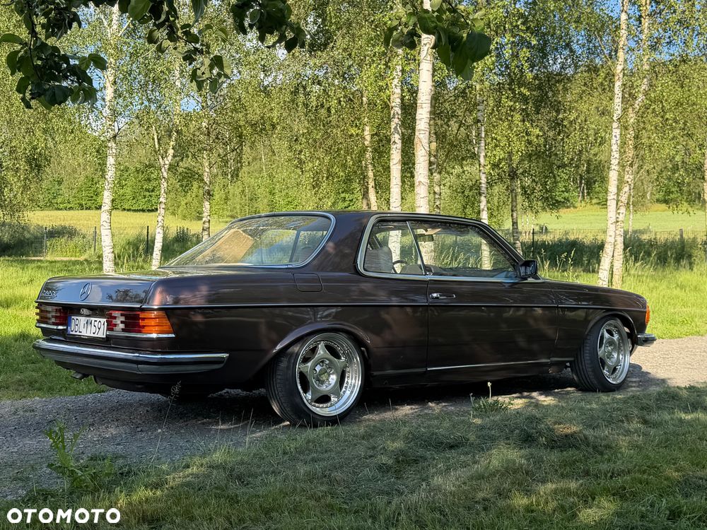 Mercedes-Benz W123 - 2
