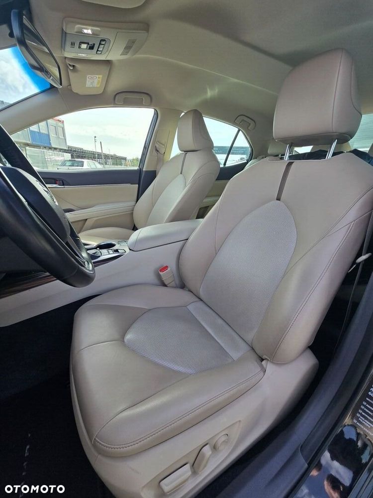 Toyota Camry 2.5 Hybrid Executive CVT - 25