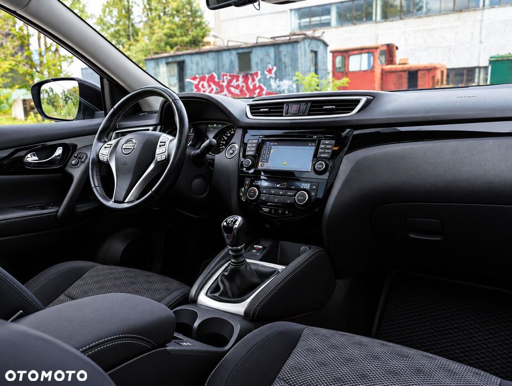 Nissan Qashqai 1.2 DIG-T N-Connecta - 24