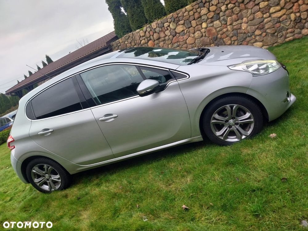 Peugeot 208 - 13