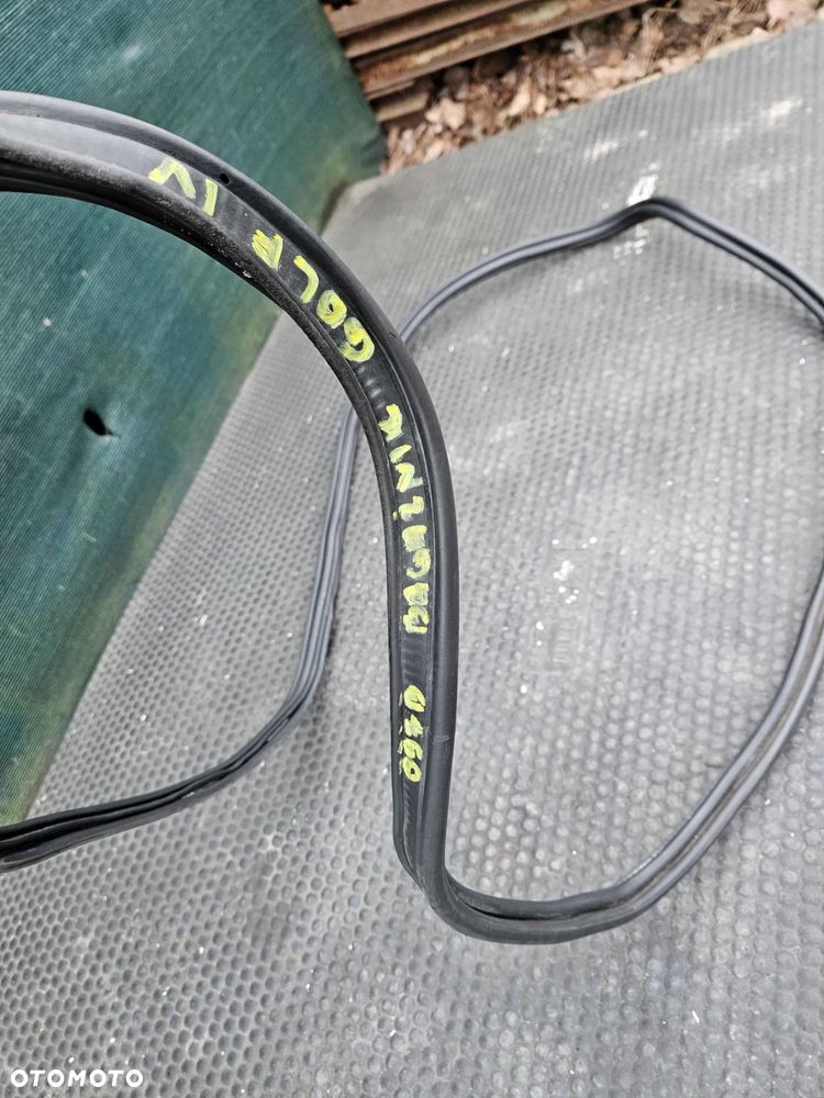 Uszczelka Guma Pokrywy Klapy Bagaznika VW Golf IV 4 Hatchback 3 5 Drzwi - 2