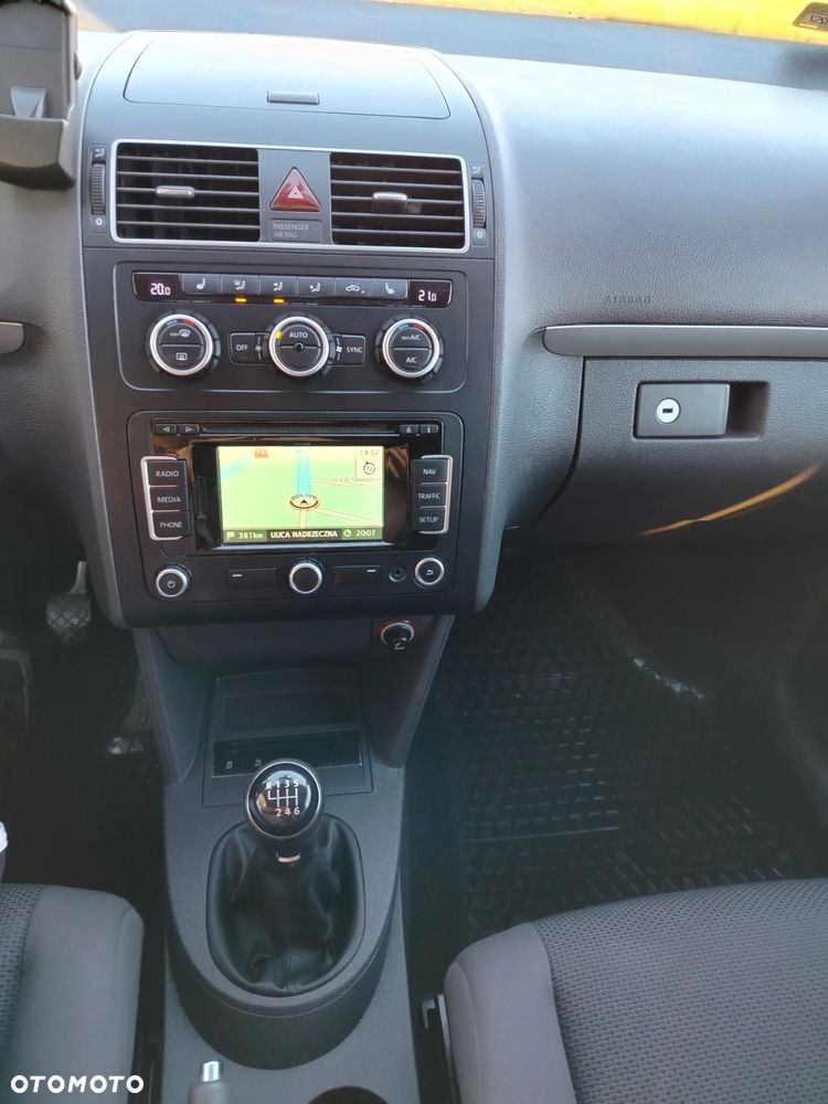 Volkswagen Touran 1.6 TDI DPF BlueMotion Technology Comfortline - 11