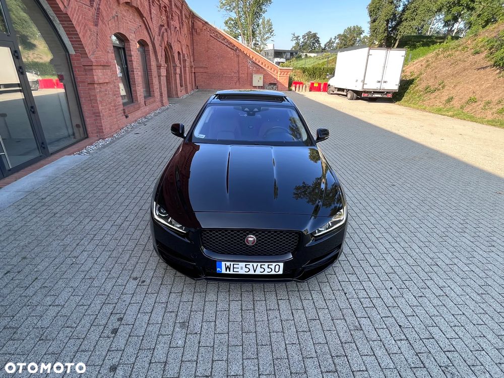 Jaguar XE 25t Prestige - 16