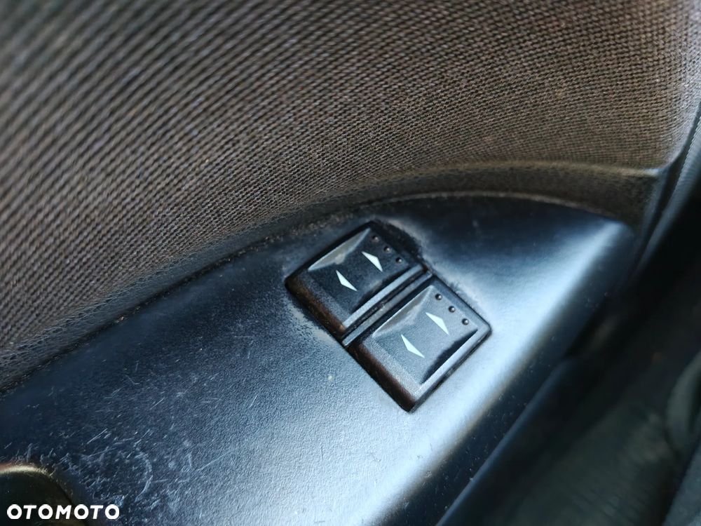 Ford Mondeo 1.8 Ghia - 19