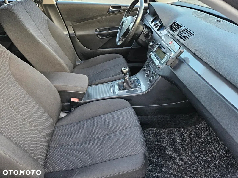 Volkswagen Passat - 16