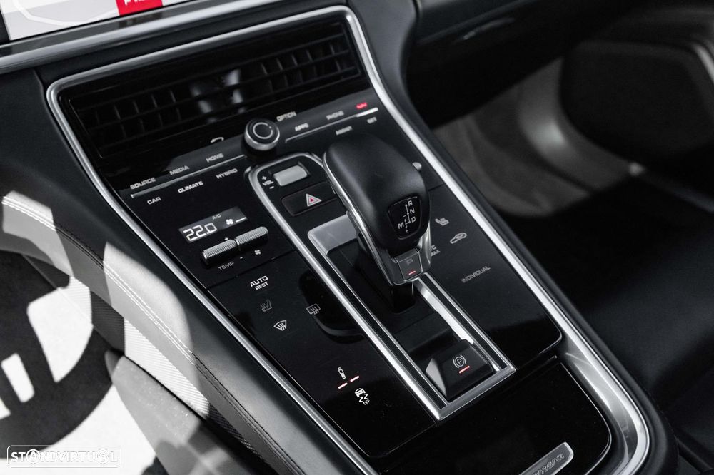 Porsche Panamera Sport Turismo 4 E-Hybrid - 30