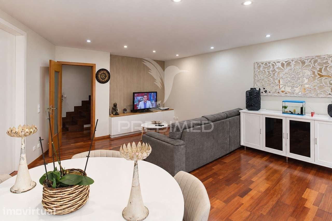 T3 duplex com varanda, lugar de garagem e arrumos em Pedrouços - Grande imagem: 3/32