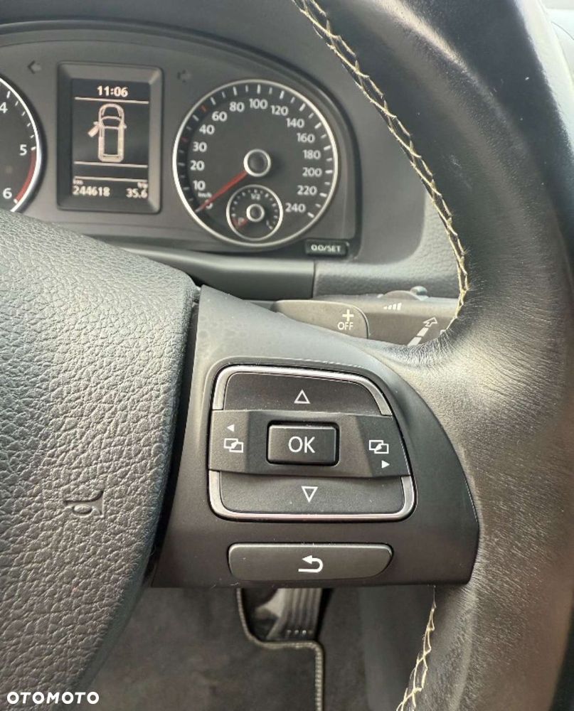 Volkswagen Touran - 14