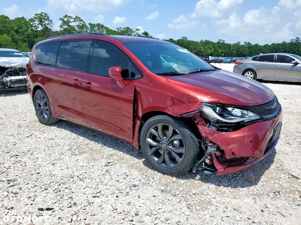 Chrysler Pacifica - 5