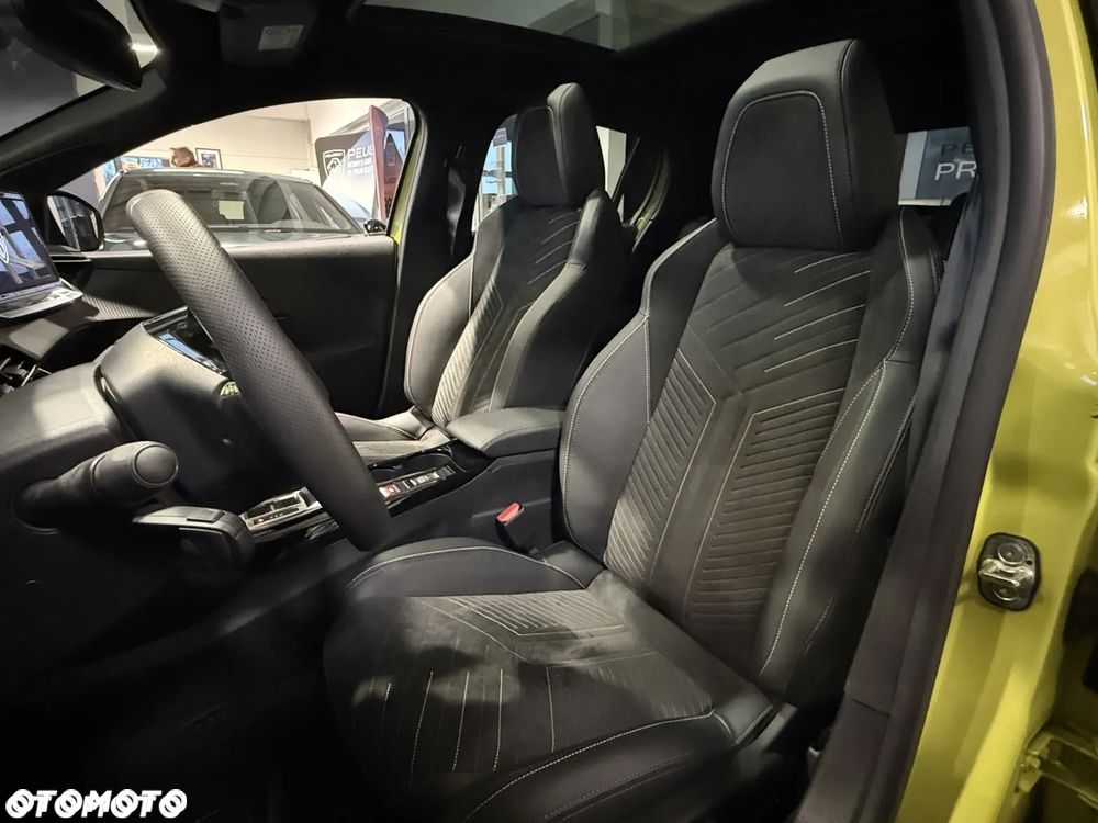Peugeot 208 1.2 mHEV GT - 8