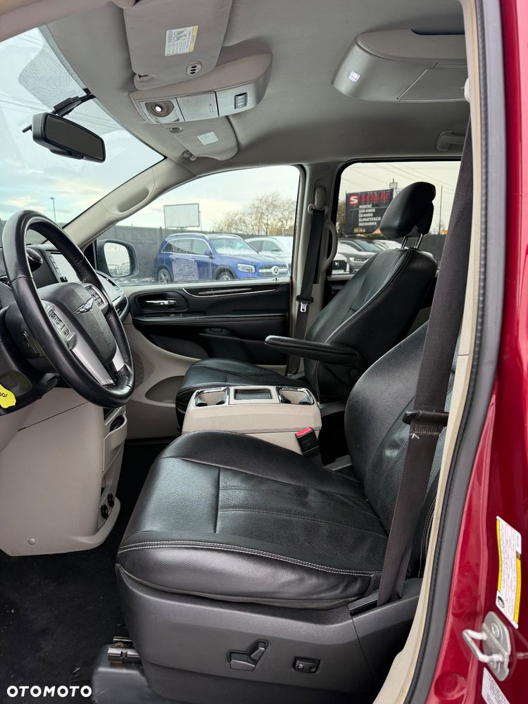 Chrysler Town & Country 3.6 Limited - 22