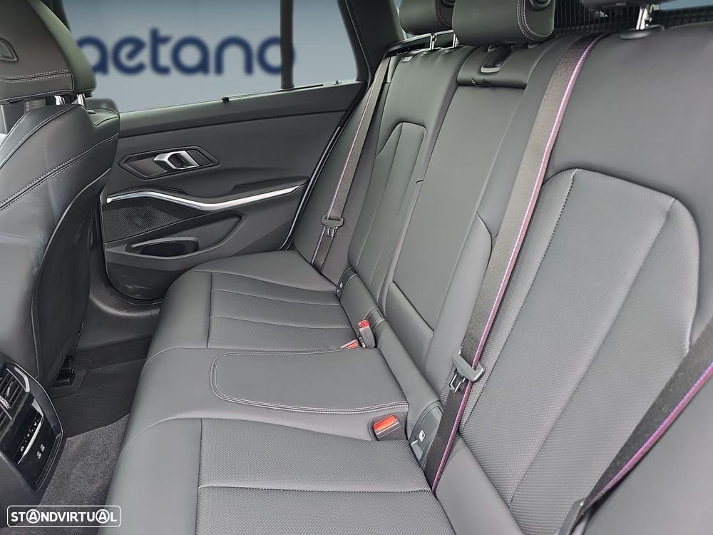 BMW 320 d Pack Desportivo M Pro Auto - 14