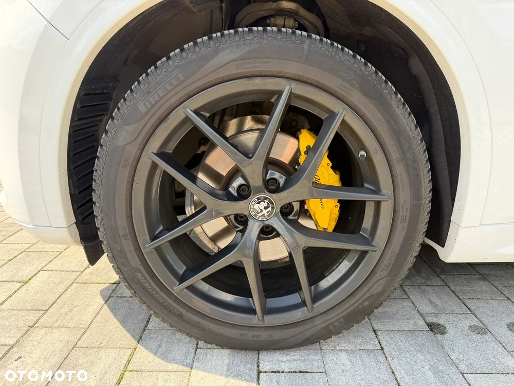 Alfa Romeo Stelvio 2.0 Turbo 16V AT8-Q4 Ti - 8