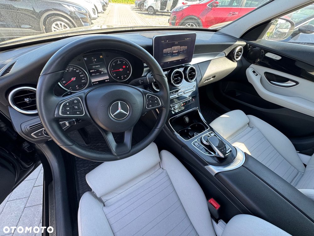 Mercedes-Benz Klasa C 220 d 4-Matic 9G-TRONIC - 13