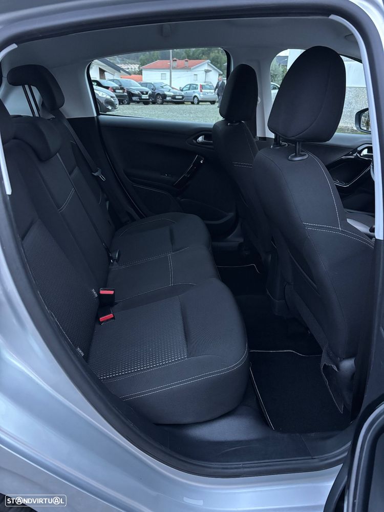 Peugeot 208 1.2 PureTech Allure - 21