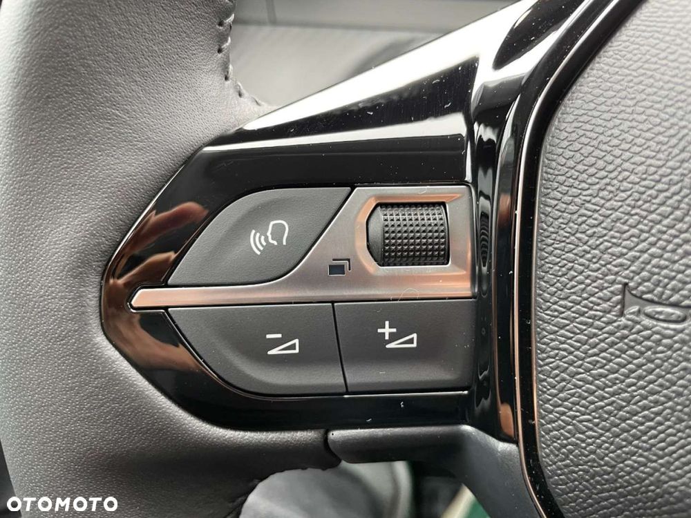 Peugeot 208 - 18