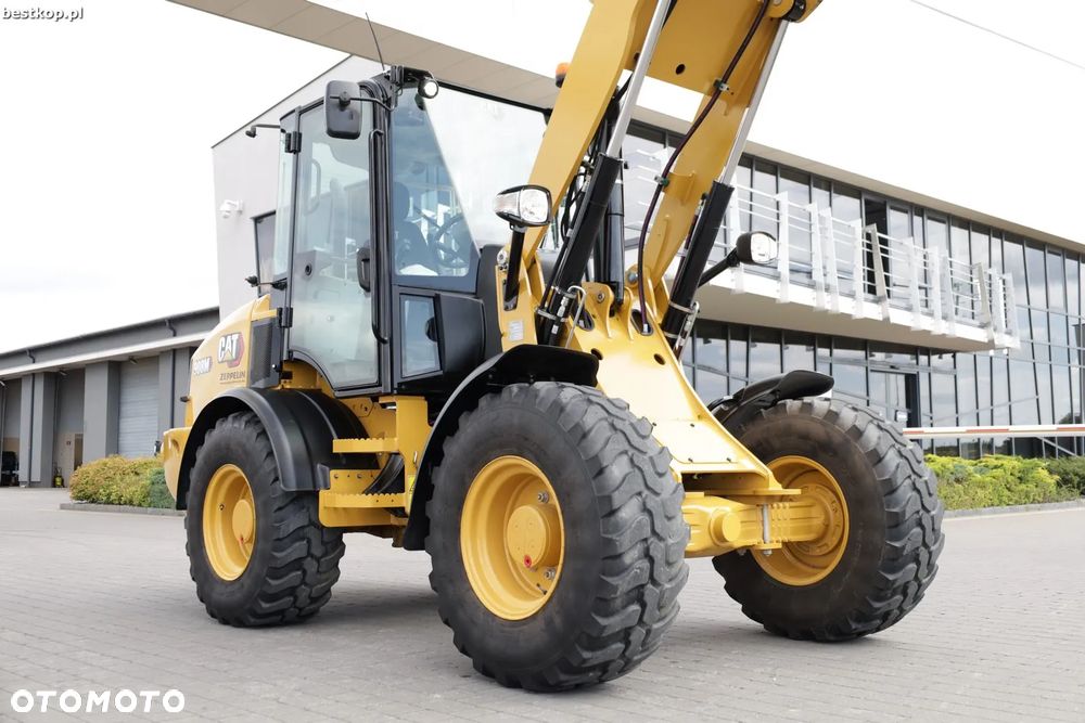 Caterpillar CAT 908M - 17
