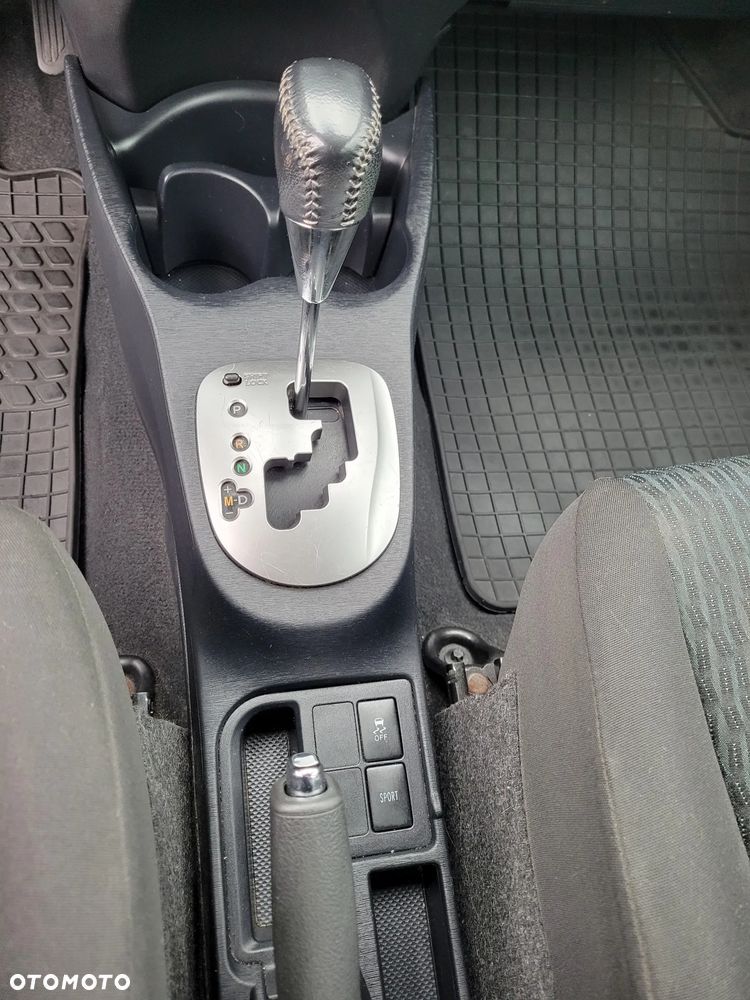 Toyota Yaris - 10