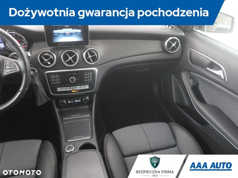 Mercedes-Benz GLA - 9