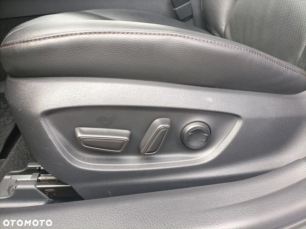 Toyota Camry 2.5 Hybrid Executive CVT - 12