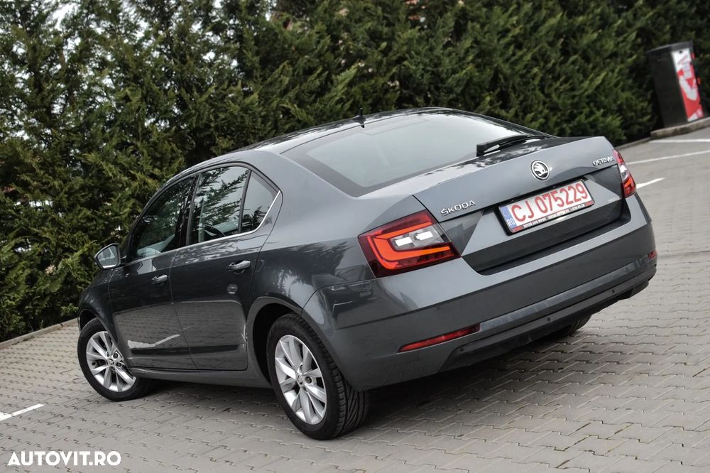Skoda Octavia 1.6 TDI DSG Clever - 6