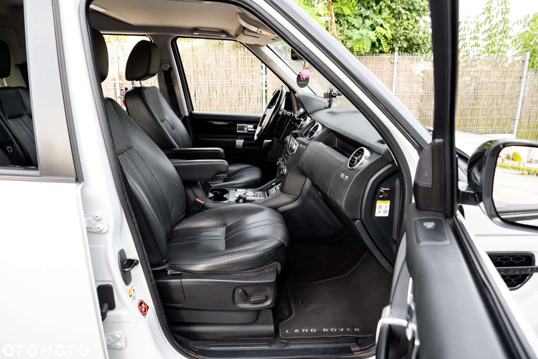 Land Rover Discovery SD V6 HSE - 24