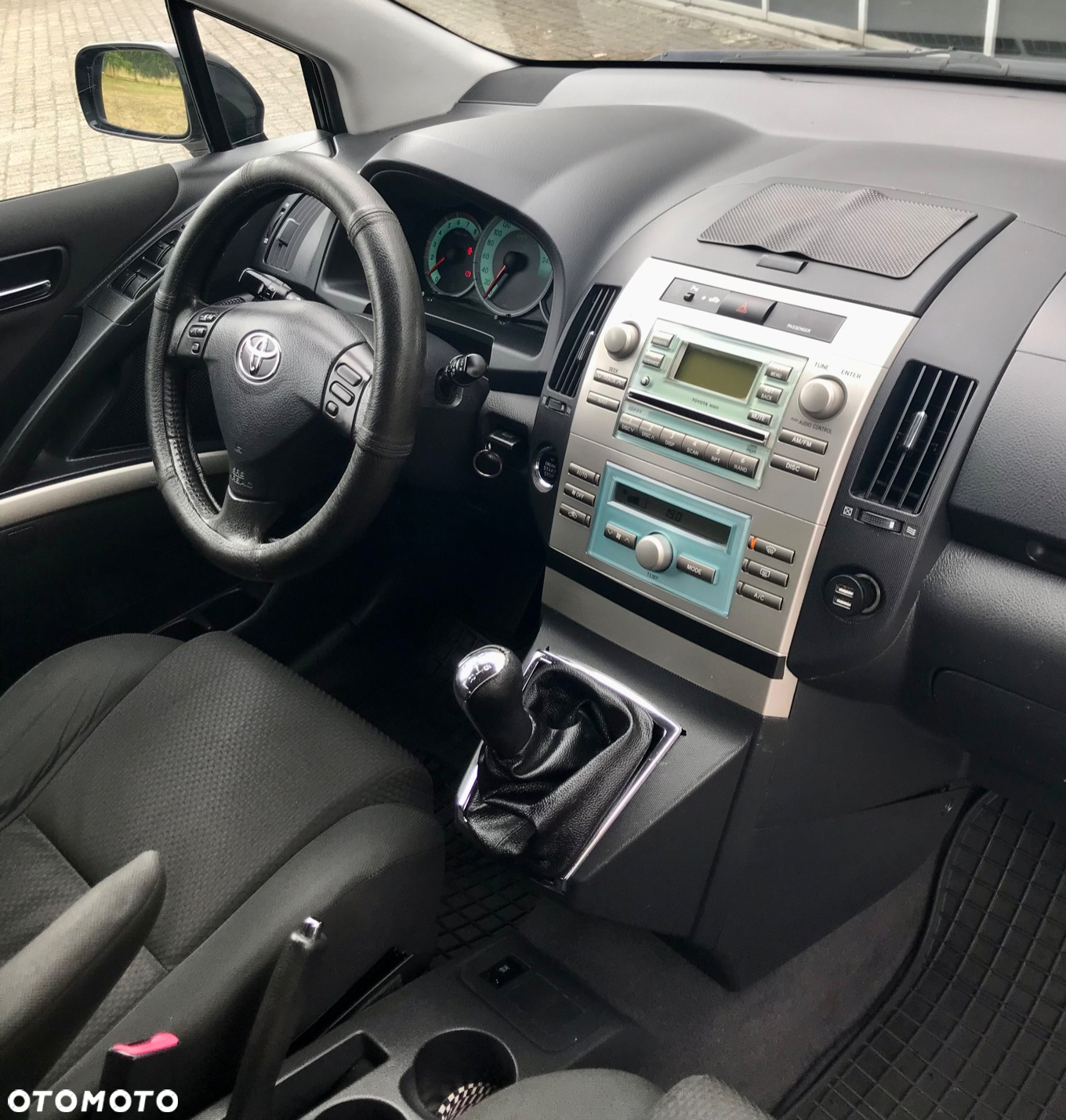 Toyota Corolla Verso 1.8 Sol 7os - 17