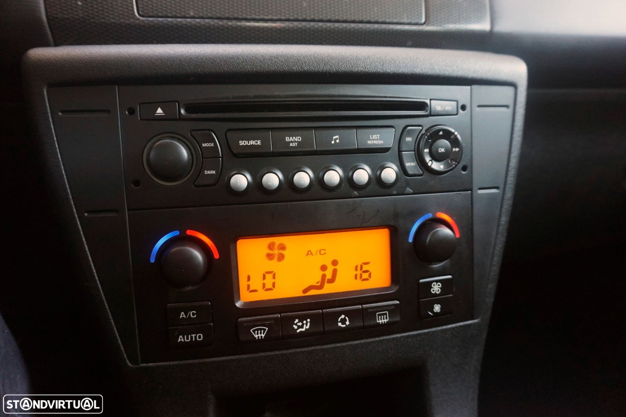 Citroën C4 1.4 16V SX - 8