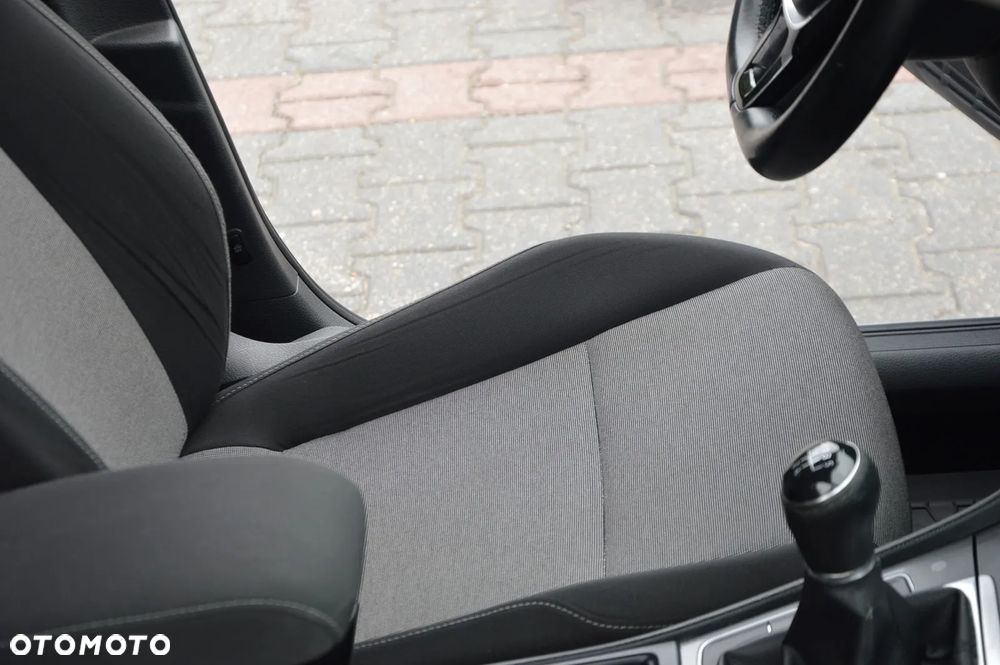 Volkswagen Golf 1.6 TDI BMT Comfortline - 28