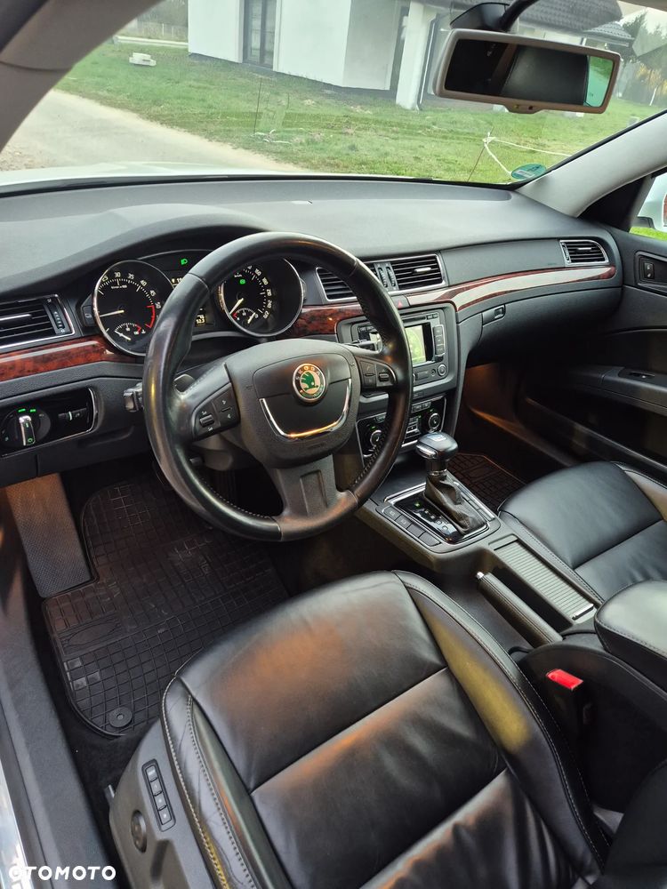 Skoda Superb 2.0 TDI Elegance DSG - 24