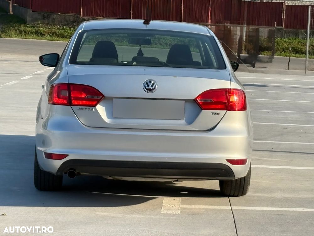 Volkswagen Jetta 1.6 TDI DPF Trendline - 4