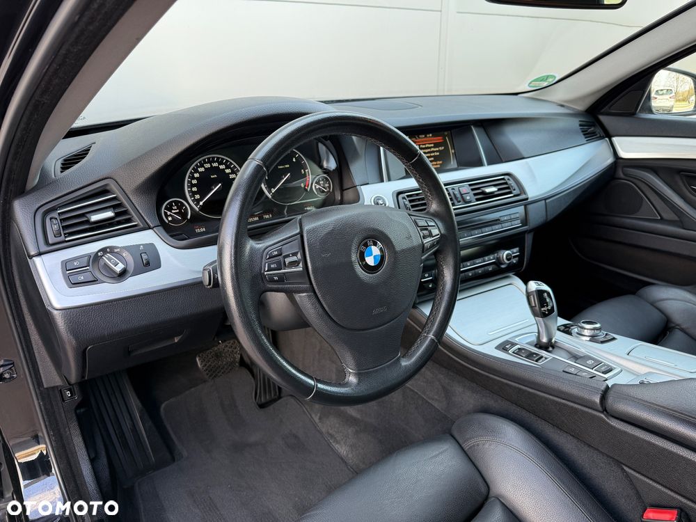 BMW Seria 5 520d xDrive - 12
