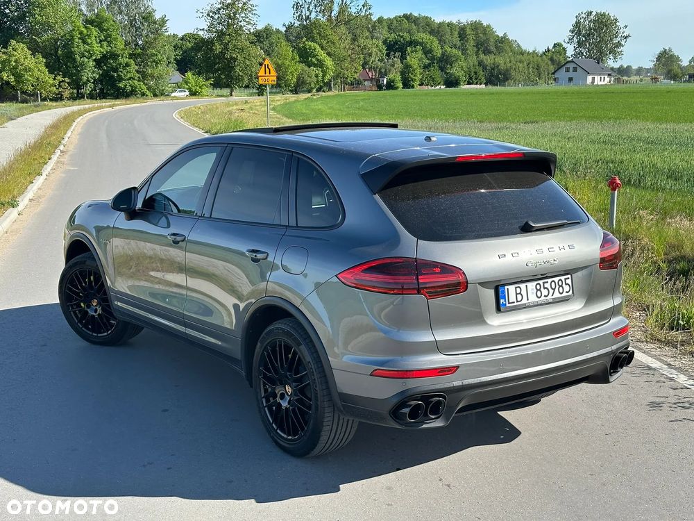 Porsche Cayenne S E-Hybrid - 3