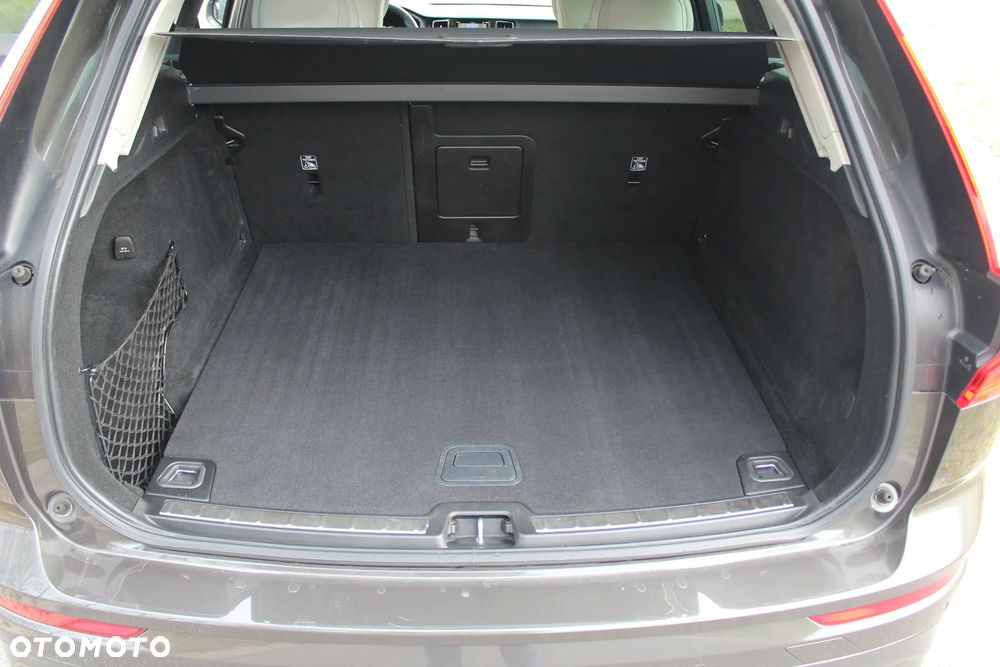 Volvo XC 60 B4 D AWD Geartronic Momentum Pro - 14