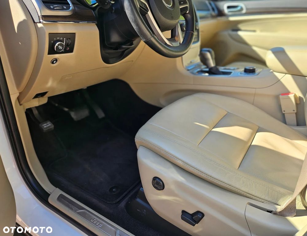 Jeep Grand Cherokee - 12