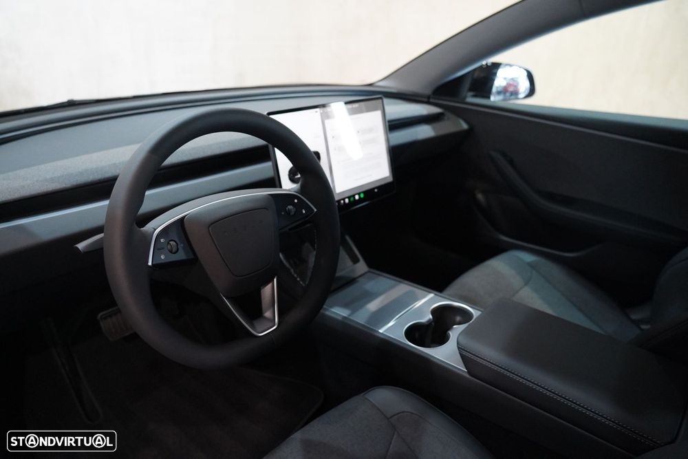Tesla Model 3 - 8
