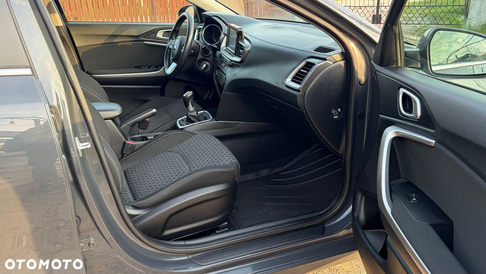 Kia Ceed 1.4 T-GDI L Business Line - 16