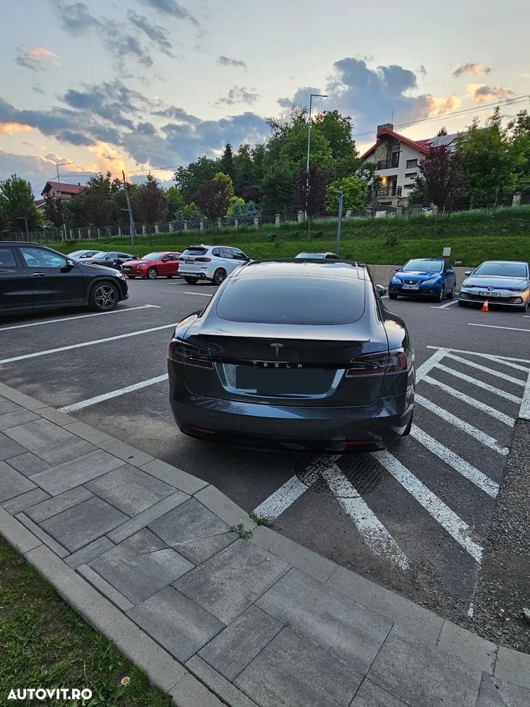 Tesla Model S - 4