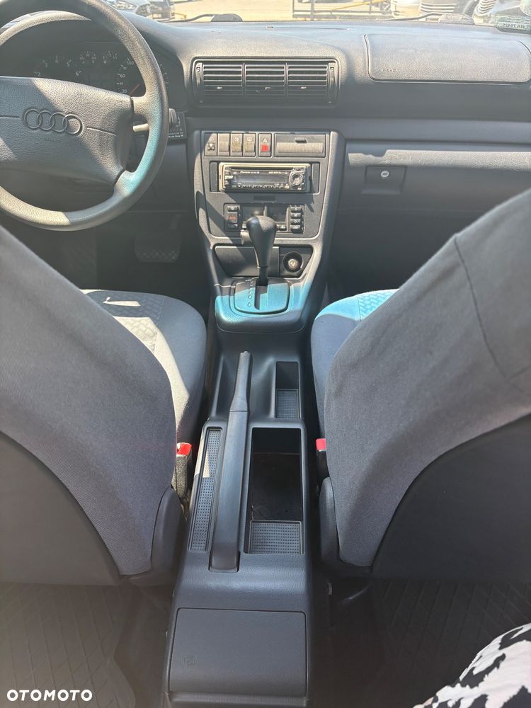 Audi A4 Limousine - 17