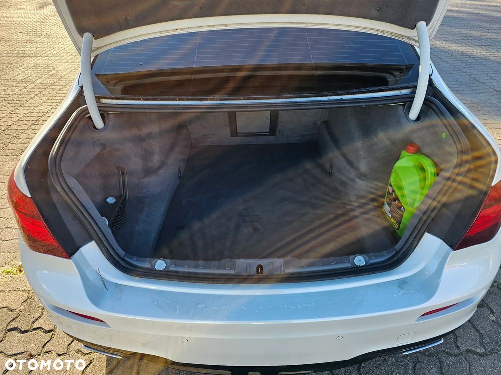 BMW Seria 7 750Li xDrive - 27